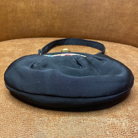 Vintage Virginia Art needle point handbag - Picture 3 of 7